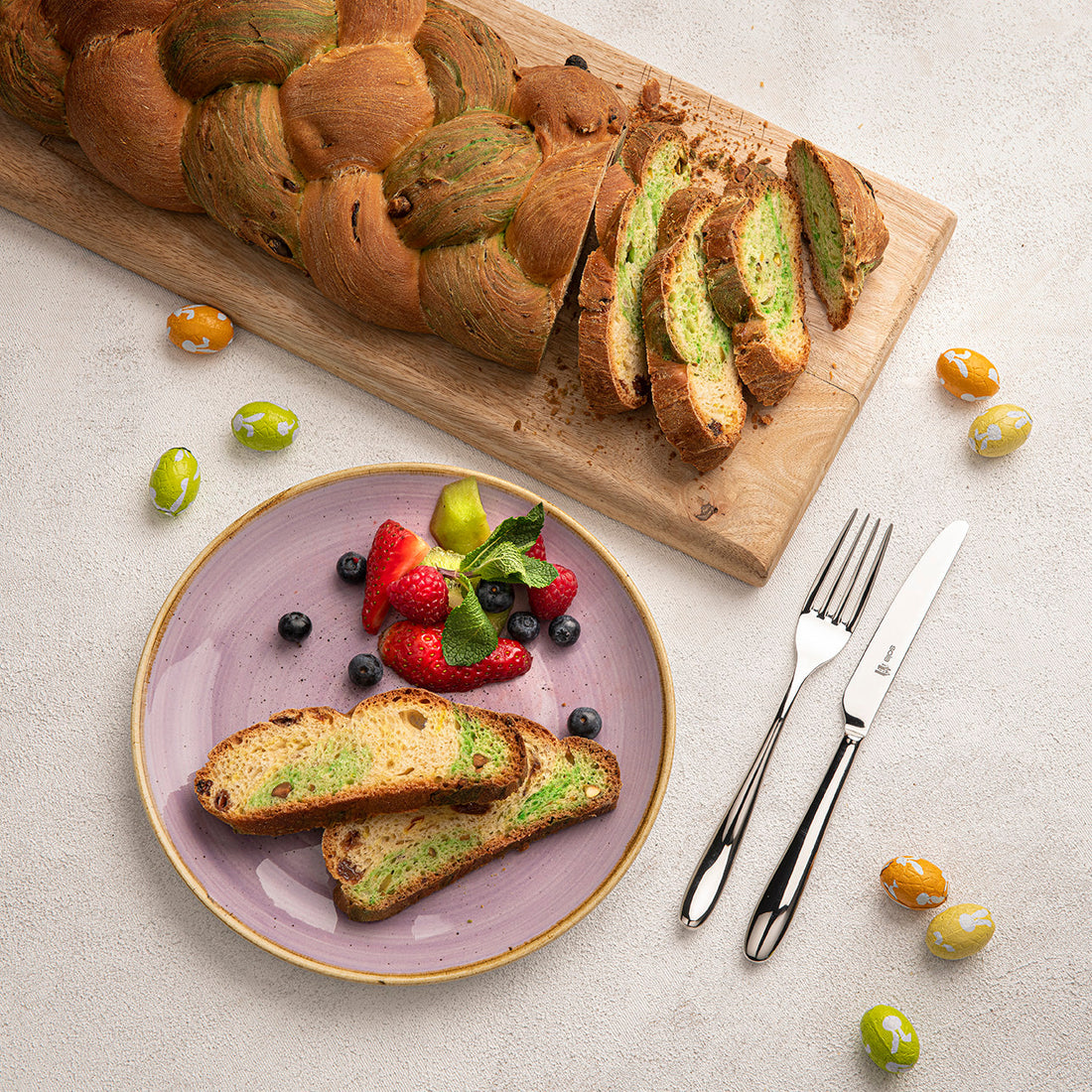 Gevlochten paasbrood